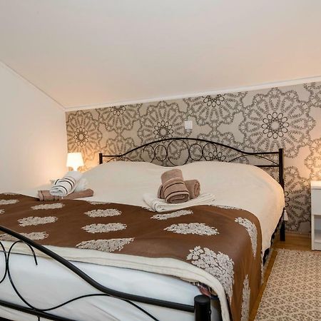 Apartmani Godinic Palit Exterior photo