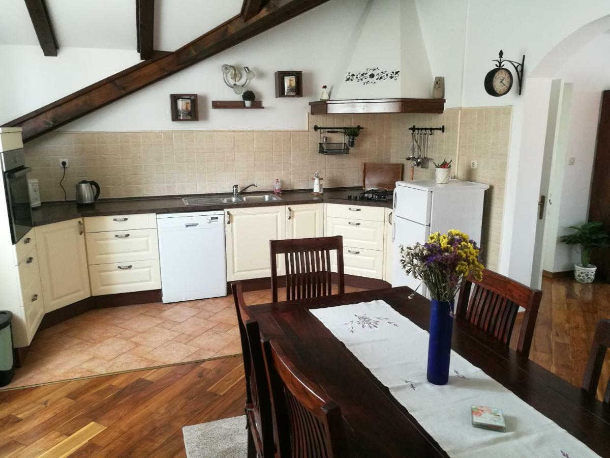 Apartmani Godinic Palit Exterior photo