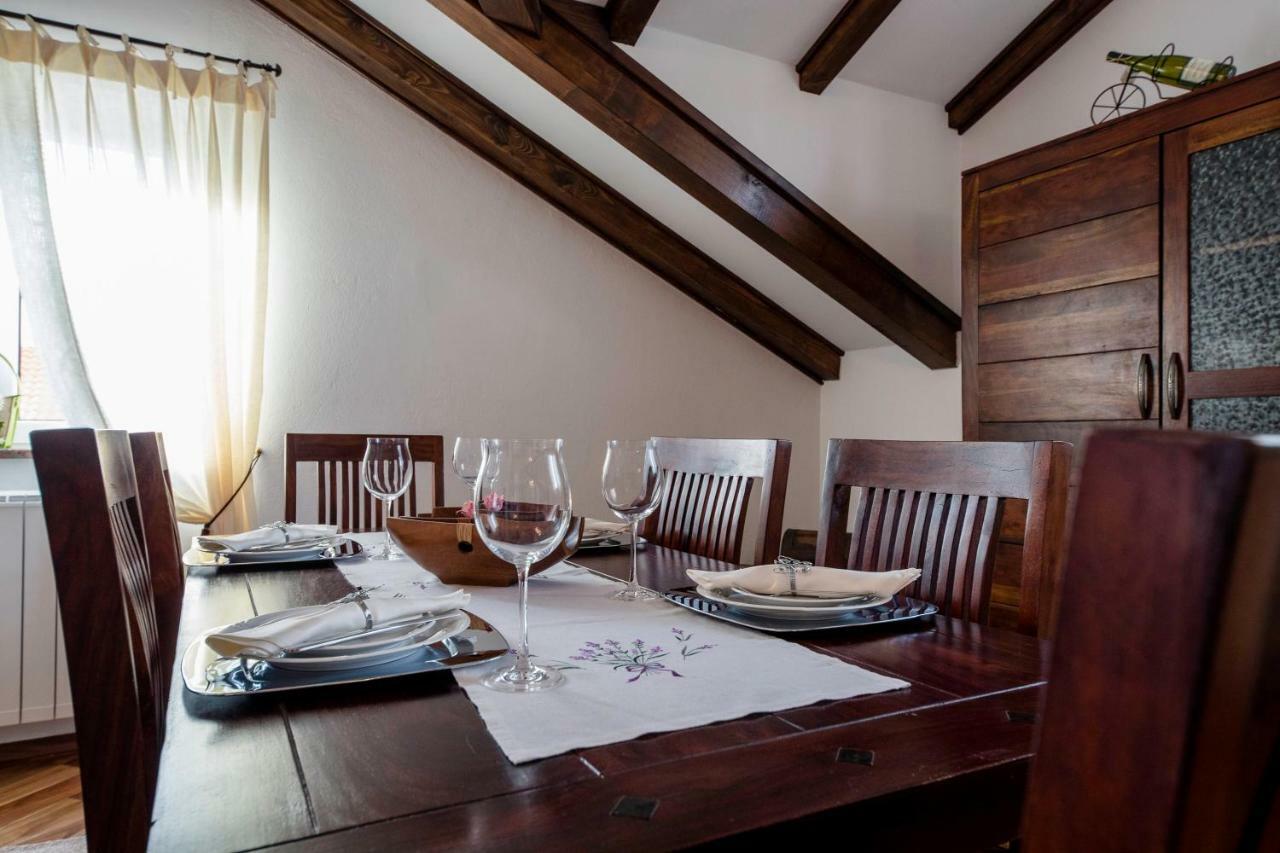 Apartmani Godinic Palit Exterior photo