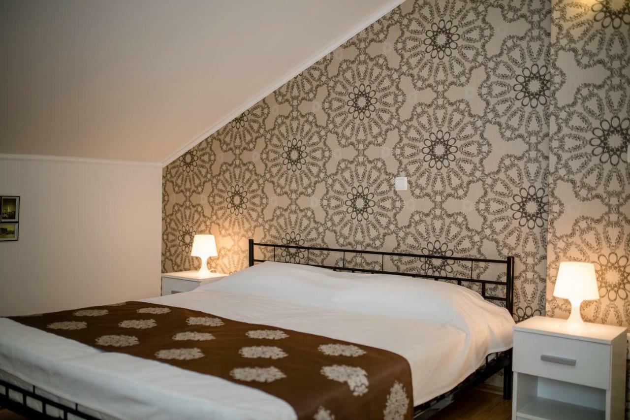 Apartmani Godinic Palit Exterior photo