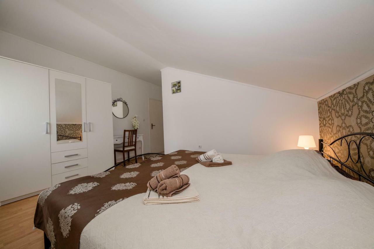 Apartmani Godinic Palit Exterior photo