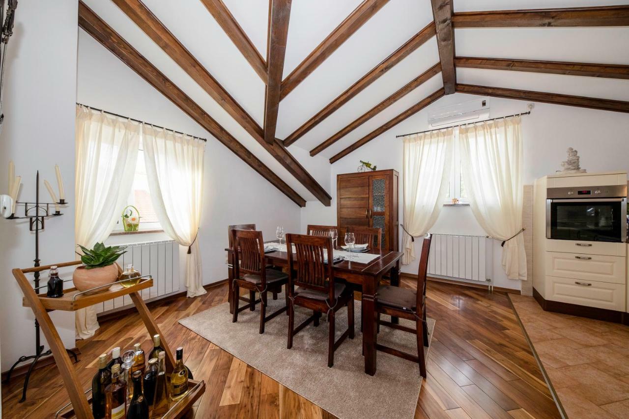 Apartmani Godinic Palit Exterior photo