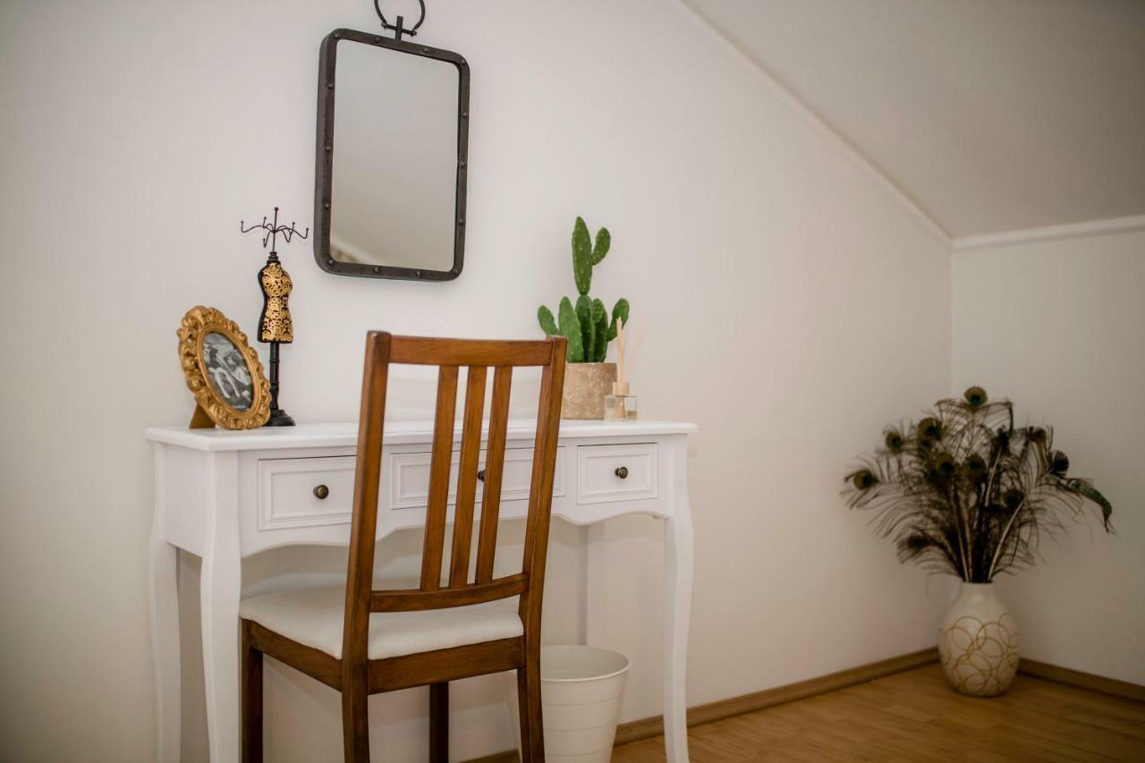 Apartmani Godinic Palit Exterior photo